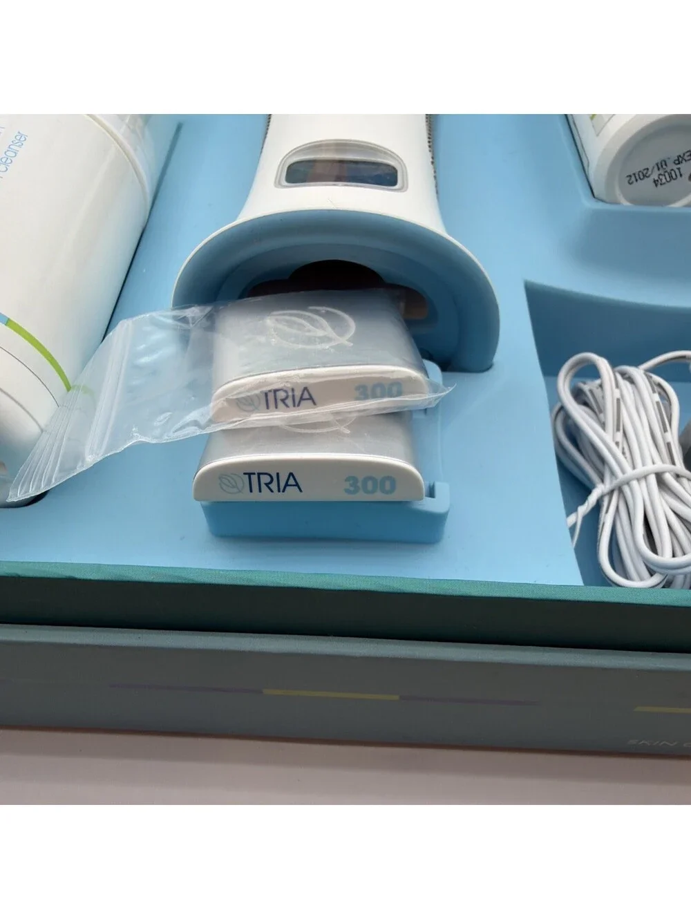 Tria Beauty - Skin Clarifying System Kit…Clean Skin/Acne…Handheld Device